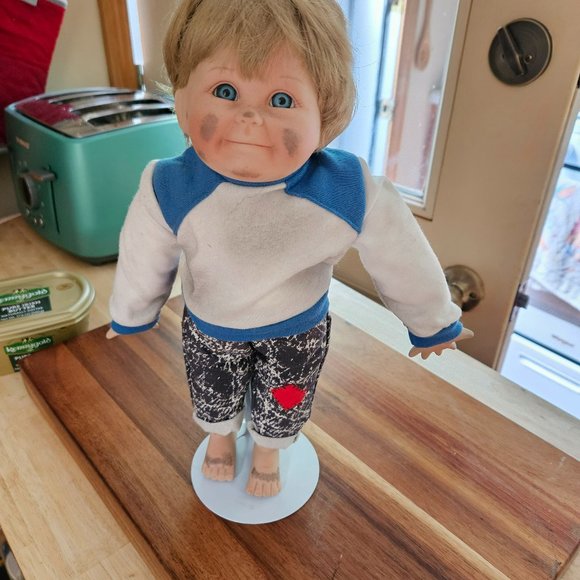 Ashston drake galleries Kevin collectors' doll on stand 14 inches retired - Picture 1 of 8